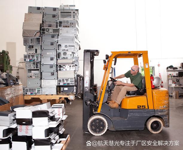 航天慧光叉車防撞設備 AI驅動的前瞻性安全守護，打造智能防御標桿